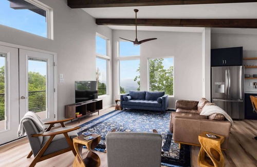 Ridgeway Ski Chalet | Modern Escape w Mountain Views, Fire Pit & Swing