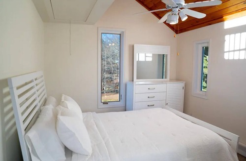 Freehold House | Modern Farmhouse with Pool in the Catskills