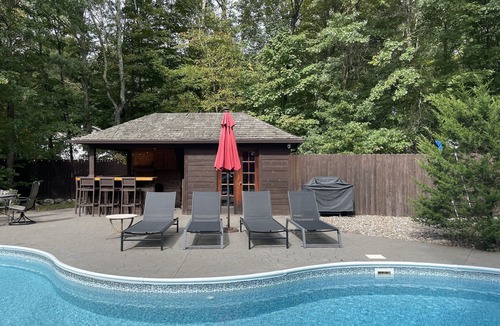 Pine Bush House | Modern Hudson Valley Oasis - 1.5hrs from NYC with heated pool, hot tub, sauna!