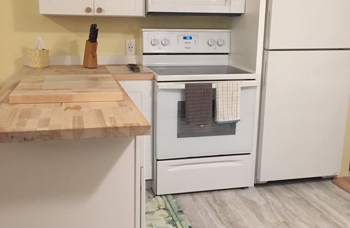 Whitefield Condo | Modern Lakeside "Home Away from Home" Near Santa's Village and Bretton Woods