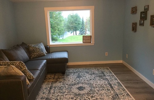Whitefield Condo | Modern Lakeside "Home Away from Home" Near Santa's Village and Bretton Woods