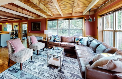 Eastern Vermont House | Modern mountain view cottage with full kitchen, W/D, firepit, & fast WiFi