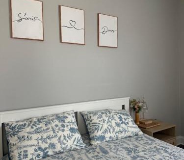 Hicksville House | Modern Room with Cozy Vibes