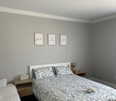 Hicksville House | Modern Room with Cozy Vibes