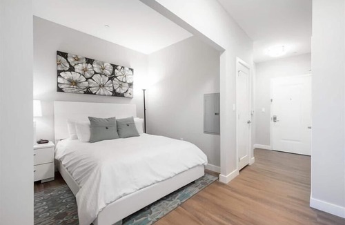 Central-Maverick Square - Paris Street Apartment | Modern Studio | Upscale Amenities | East Boston | by GLS