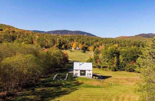 Bethel House | Modern Sunny and 12 minutes to Sunday River