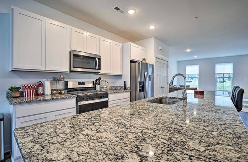 Frederick House | Modern Townhome 4 Mi to Downtown Frederick!