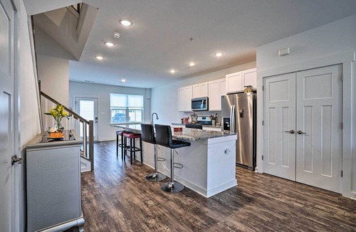 Frederick House | Modern Townhome 4 Mi to Downtown Frederick!