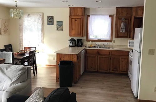 Westmore House | Moms House