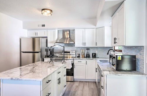 Bedford Condo | Monthly Toledo Rental Cozy 2BR Near Shops, Garde