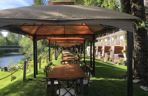 North Bend House | Moon River Suites Wedding Party Lodging on River