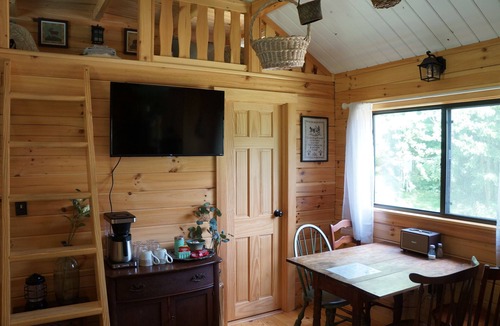Waterbury Cabin | Moonlight Woods - Gardener's Log Cabin