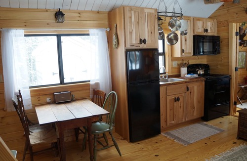 Waterbury Cabin | Moonlight Woods - Gardener's Log Cabin