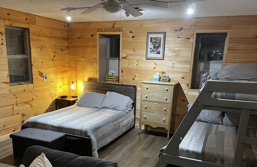 Wilkesville Cabin | More Than A Hunting Cabin-Hocking Hills/Athens - 5 acres secluded
