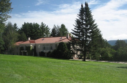 Richmond House | Morning Face - Berkshire estate with heated pool, views and privacy.