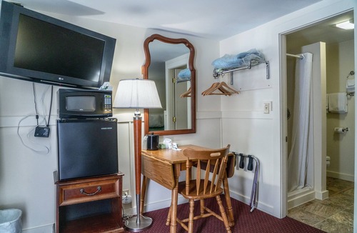 Center Ossipee Hotel | Mount Whittier Motel