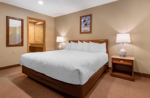 Mount Sunapee Hotel | Mountain Edge Suites at Sunapee, an Ascend Collection Hotel