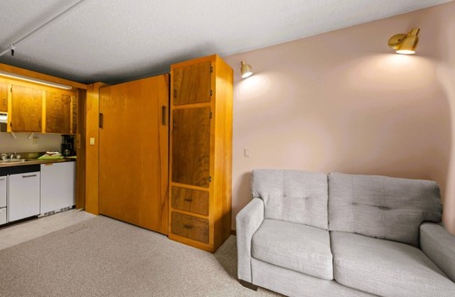 Stoneham Cabin | Mountain Lodge Vibes | Studio Stay Near Hiking & Lakes