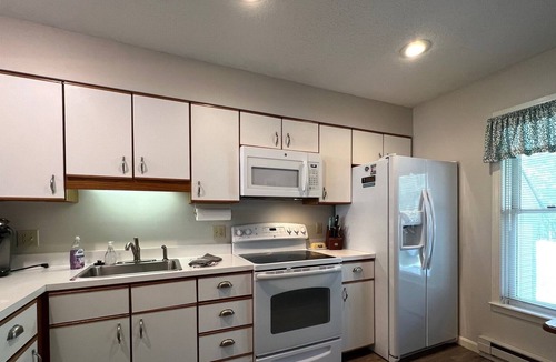 North Conway House | Mountain-side family size condo in North Conway, great for Fall foliage views!
