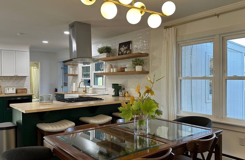 Hudson Villa | Mountain-View Retreat @ Heart of Hudson with Decks, Designer Decor & Game