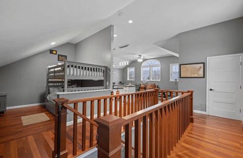 Danbury Apartment | Mountain View Suite