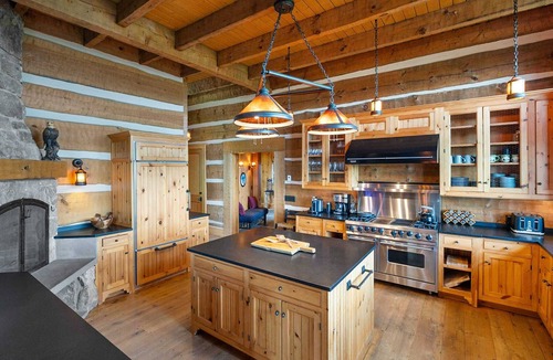 Ludlow House | Mountainside 5-BR Ski-In/Out Okemo Villa