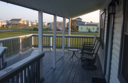 Surfside Beach House | Move out of that hotel room and come to the beach!