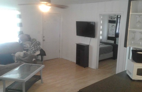 Surfside Beach House | Move out of that hotel room and come to the beach!