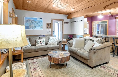 Mount Holly House | Mt. Holly Haven Hot Tub + Games Near Okemo