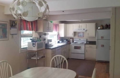 West Dover House | Mt. Snow rental- 5 Br/2.5 bth monthly rental avail 12/30/2024-1/31/2025