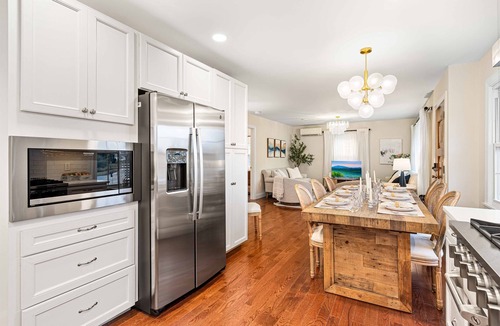 Bennington House | Mtn Views, 3 King Beds, Chef's Kitchen, Game Room