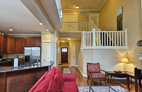Lincoln House | Multi-level, open-plan, AC/FP, deck, at South Peak, ski shuttle. P003G by LRS