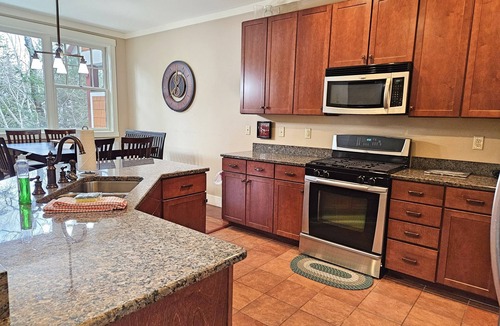 Lincoln House | Multi-level, open-plan, AC/FP, deck, at South Peak, ski shuttle. P003G by LRS