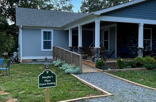 Afton Apartment | Murphy’s Place 2-bedroom apartment near hiking skiing wineries and breweries.