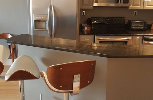 Nashville Condo | Music Row condo - NASHVEGAS! Guitar Swimming Pool. Cool-Comfortable-Modern!