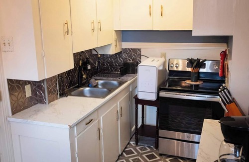 Concord Apartment | My Sisters Place | Sleeps 6 Piano & Pool Table