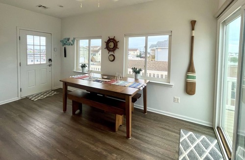 Mystic Island House | Mystic Island 3br 1.5ba paddle boards, water mat, floating dock & fun for all