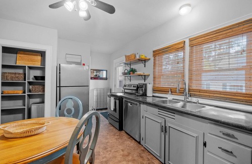 Manchester House | N End Single Fam. 4 Bed/2Ba w/office & Private W/D