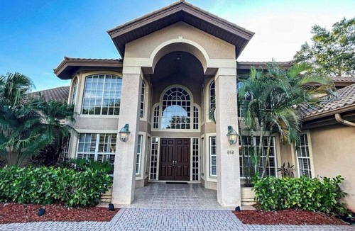 Vineyards Villa | Naples Villa on the Golf Course! 8 Bedrooms Sleeps 20! Pets welcome, 30 day min
