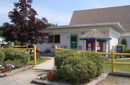 Trenton Resort | Narrows Too Camping Resort Cabin 7