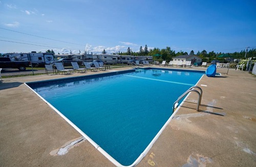 Trenton Resort | Narrows Too Camping Resort Loft Cottage 12