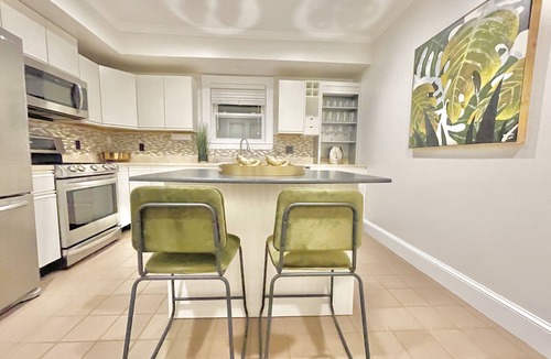 Marlborough House | Near BOSTON - Cozy and Renovated 4 Beds 2 bath Home w/Backyard FREE WIFI 6.