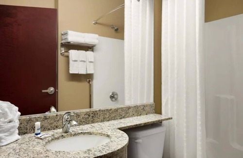 White Hall Hotel | Near I-79 for Easy Transit | 2 Budget Stays w/Free Parking