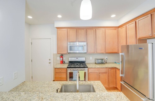 Back Cove House | Near Portland Trails: Walkable Apartment w/Deck
