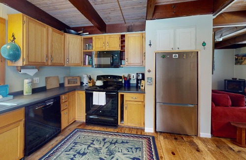 Mendon Ski Chalet | Need a pet-friendly rustic chalet to escape? Try Blue Ridge Chalet.