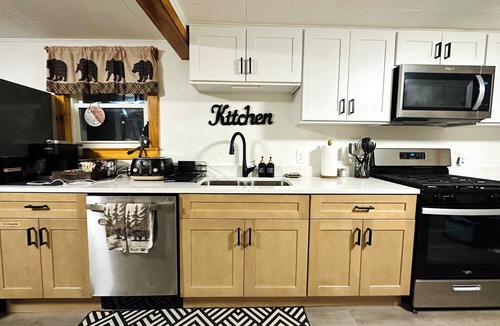 North Woodstock House | New 4BR Mtn Retreat w/Game Room, Fire Pit & Grill