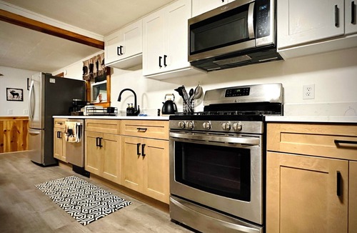 North Woodstock House | New 4BR Mtn Retreat w/Game Room, Fire Pit & Grill