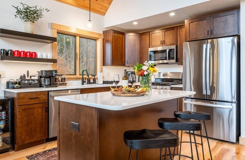 Bethel House | New A-Frame Chalet - Mountain Views-Sleeps 14 w/SwimSpa-Firepit-Sauna-DogsOK