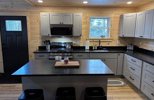 Rangeley Ski Chalet | New Built! 2025 Cozy 3-bedroom chalet with water access to Rangeley Lake