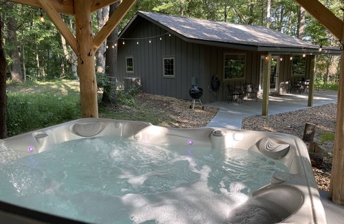 Anna Cabin | New cabin in the woods with private hot tub